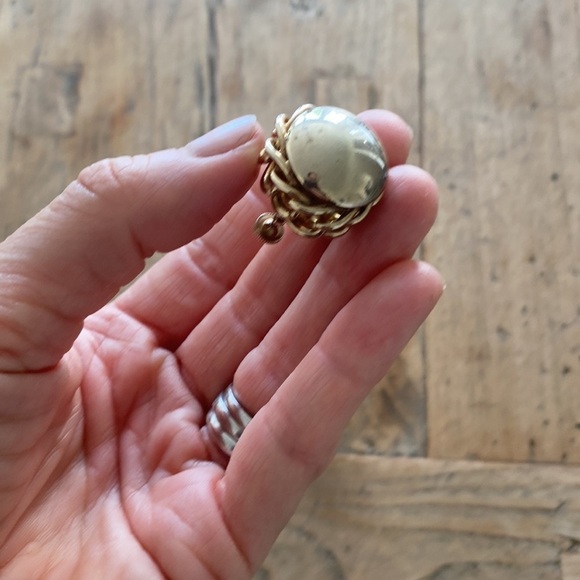 Vintage Sperry Screw-On Earrings - Picture 5 of 7